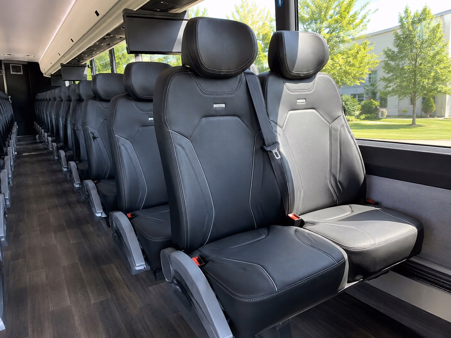 lincoln charter bus